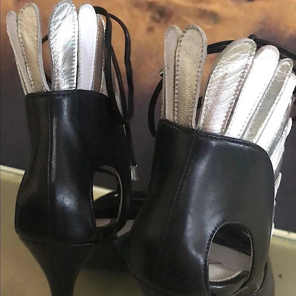 Marino Fabiani made in Italy black leather heels size EU 37 NWT flower design